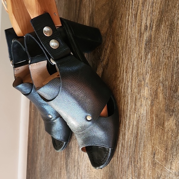 Anyi Lu Black Leather Embossed Athena Sandals EU Size 38 - Picture 3 of 8